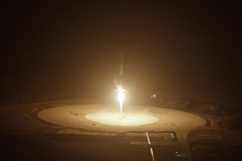 Illustration for article titled The Most Badass Photos from the SpaceX Rocket Landing